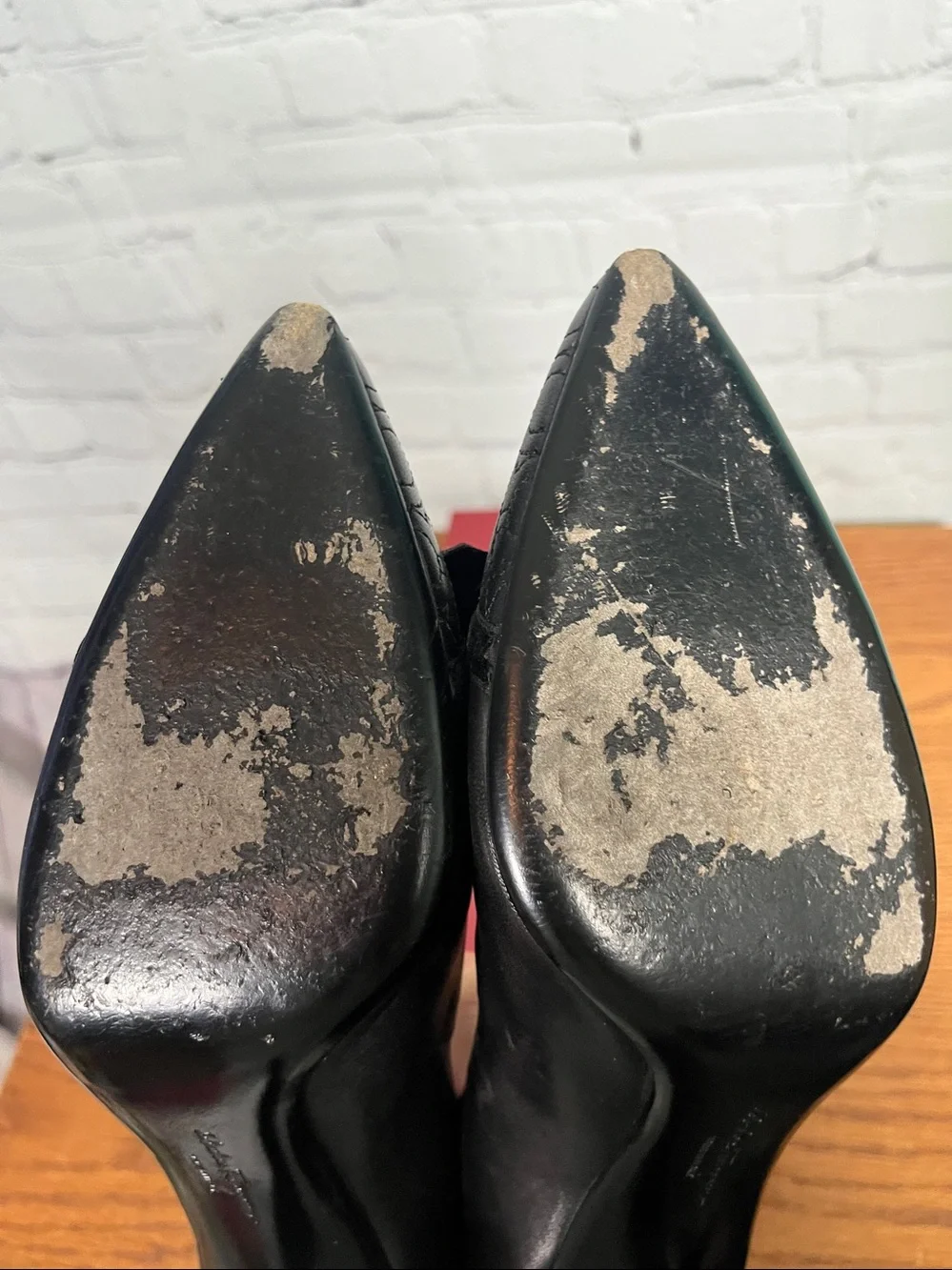 Salvatore Ferragamo Beverly Nero Napa Quilted Cap Gancini Charm Heels Sz 8.5 C